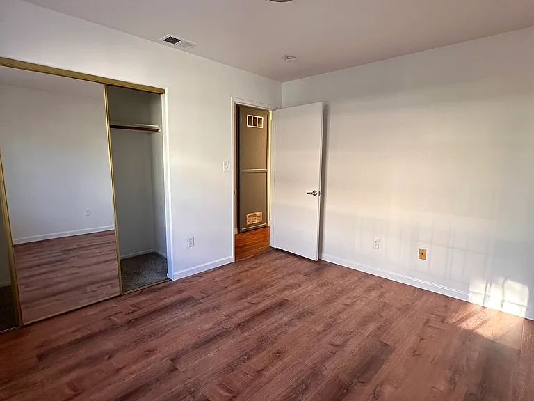 1827 N Mariposa Ave — Photo 9