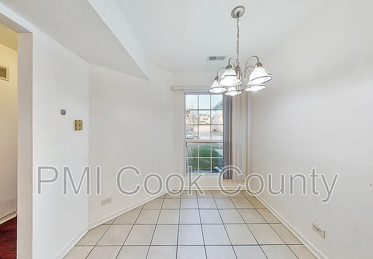 2605 E Martha Pl — Photo 4