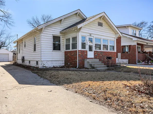 632 E Lorena Ave, Wood River, IL 62095