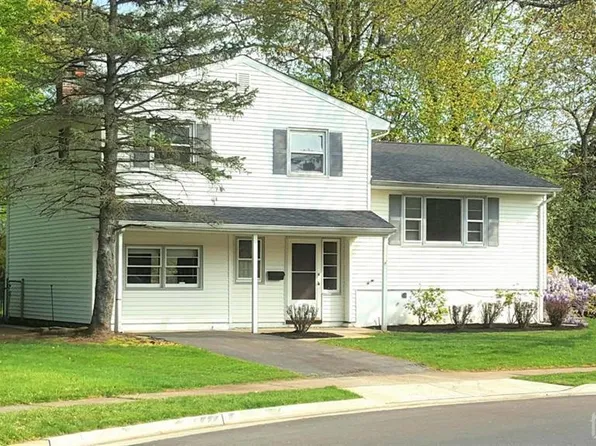 22 Desser Pl, Metuchen, NJ 08840