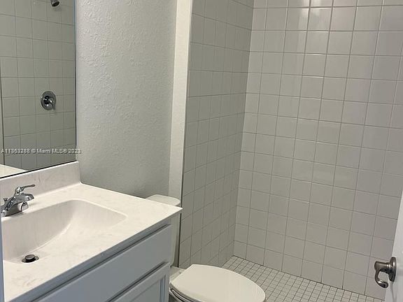 5th image of 434 SW Tulip Blvd #1