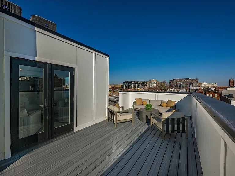 1335 11th St NW #Penthouse 4 — Photo 8