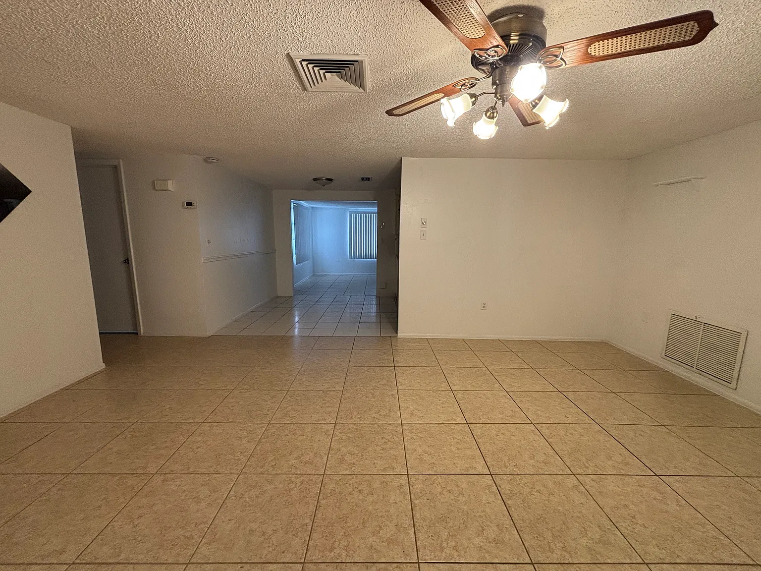2 bed, 1128 sqft, $1,700 — Photo 2