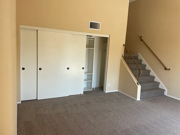1038 Grape St — Photo 9