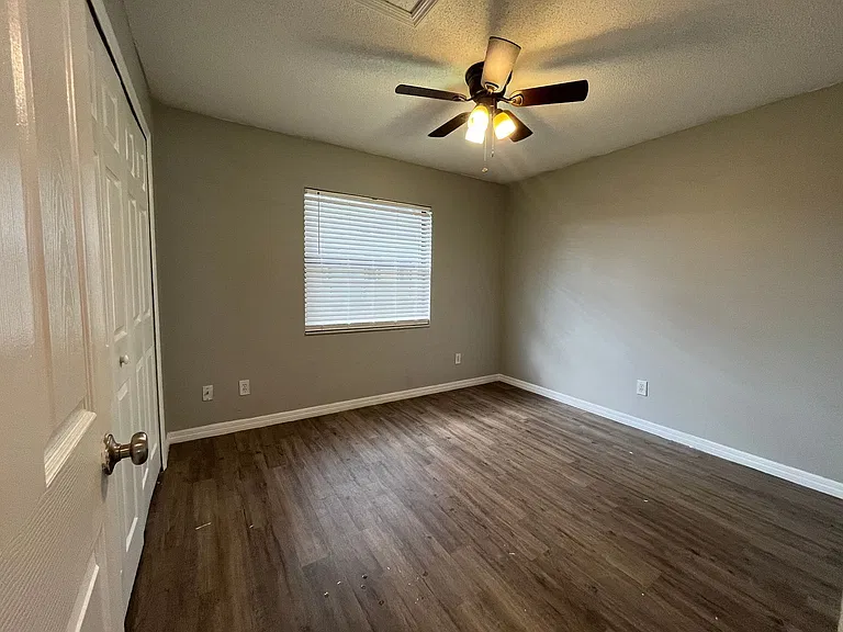 910 S Center St — Photo 10