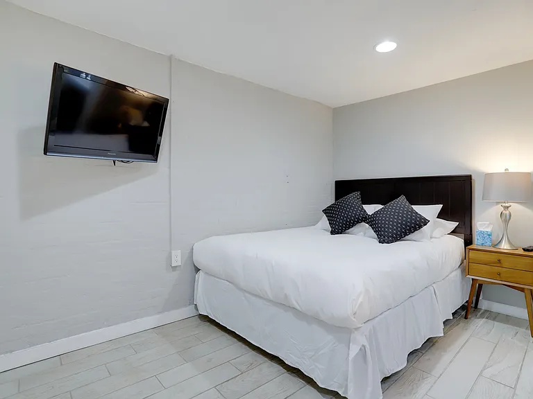 1765 R St NW #1B — Photo 8