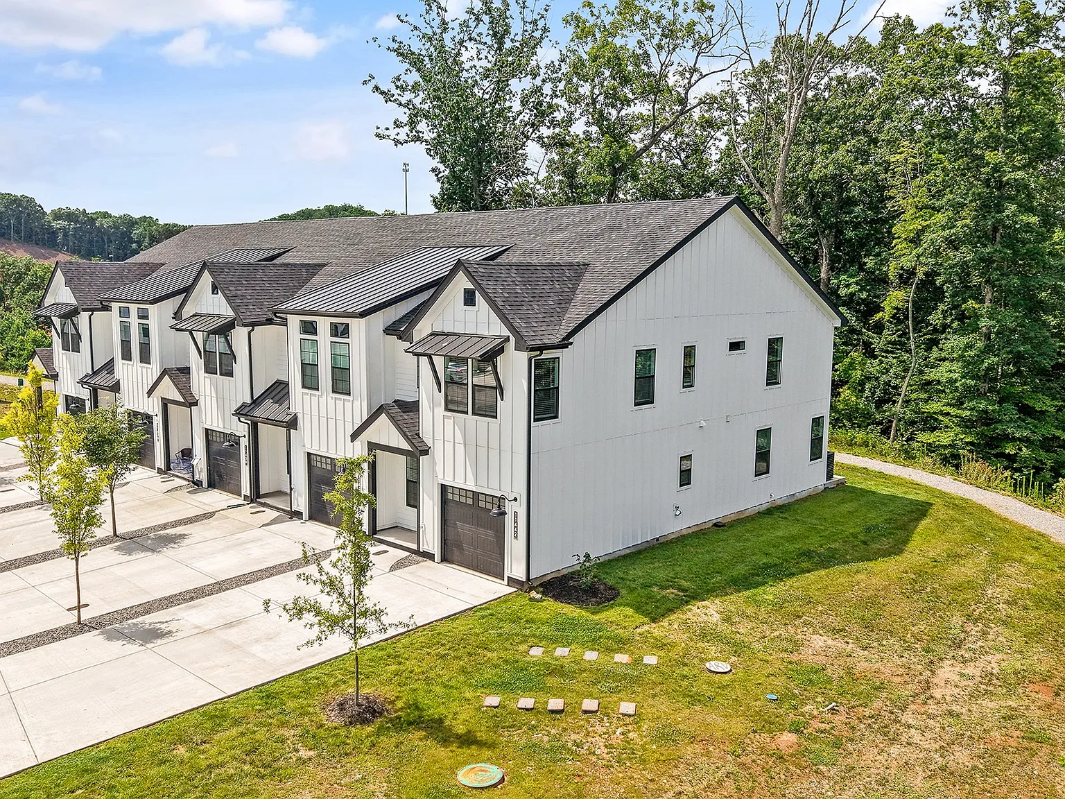 Steele Landing Townhome Rentals — Photo 2
