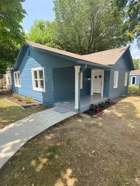 4631 E 4th Pl — Photo 2
