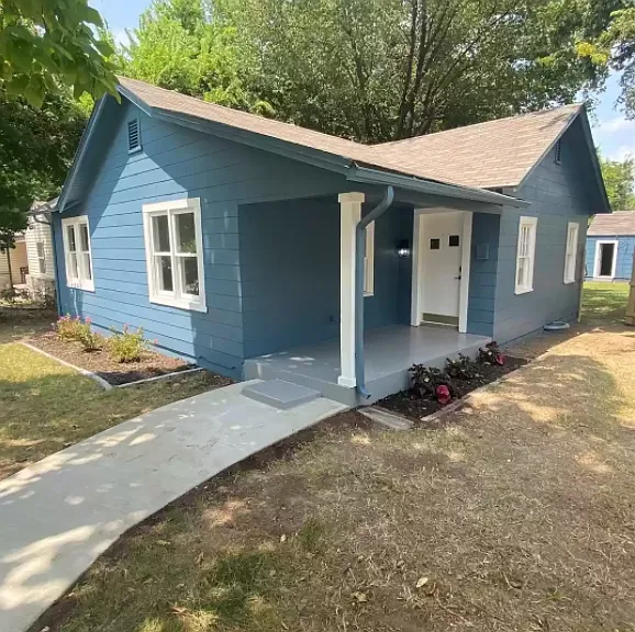4631 E 4th Pl — Photo 2