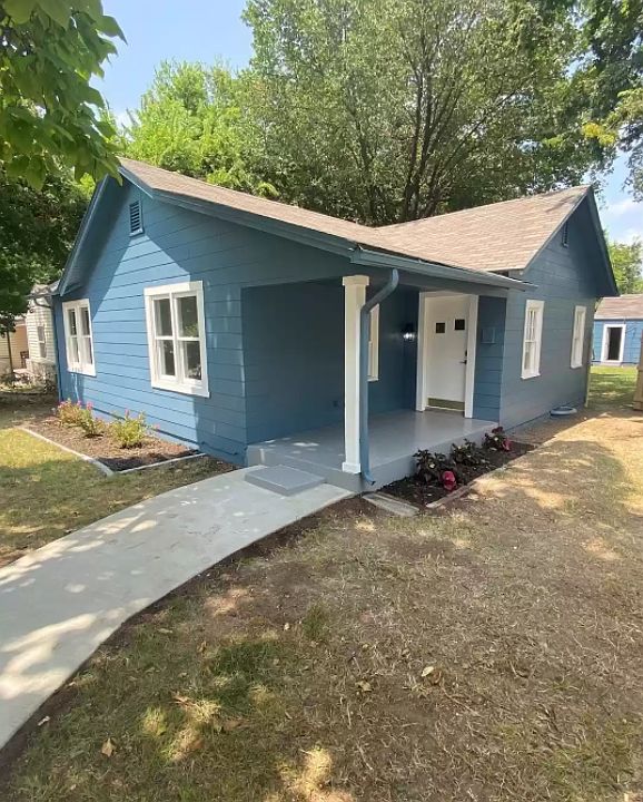 1st image of 4631 E 4th Pl