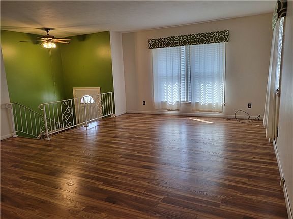 2nd image of 2252 Oaklawn Dr