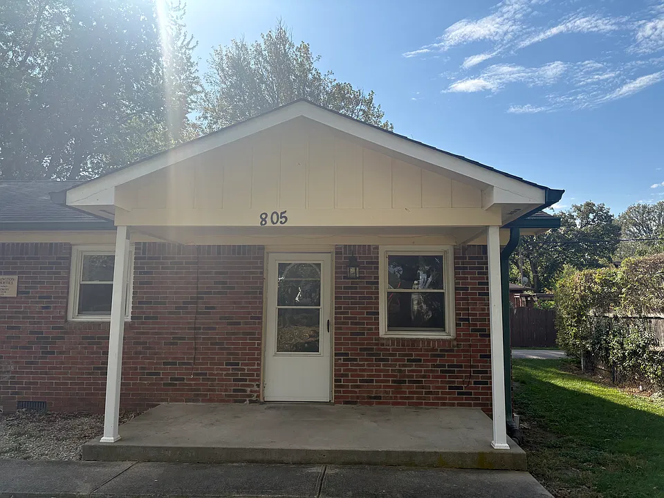 805 W 5th St