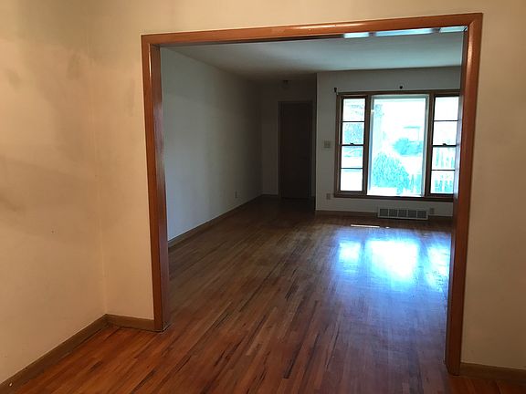 Dining room from front door