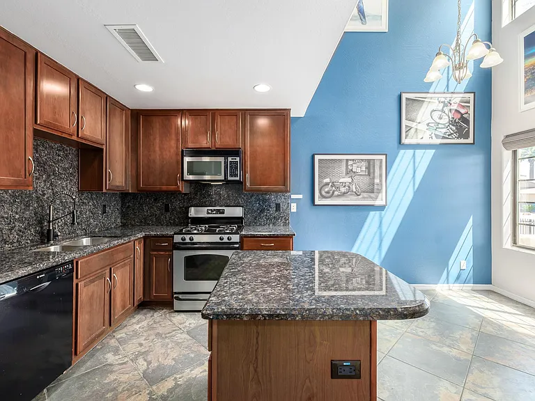 3435 E Lance Ln — Photo 10