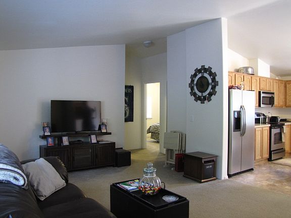 4th image of 126 Camelot Dr