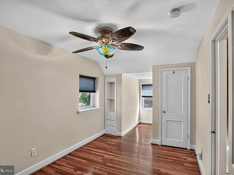 5915 Ryland Dr — Photo 16