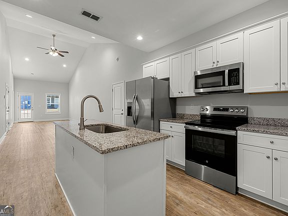 3rd image of 110 Lenox Cir