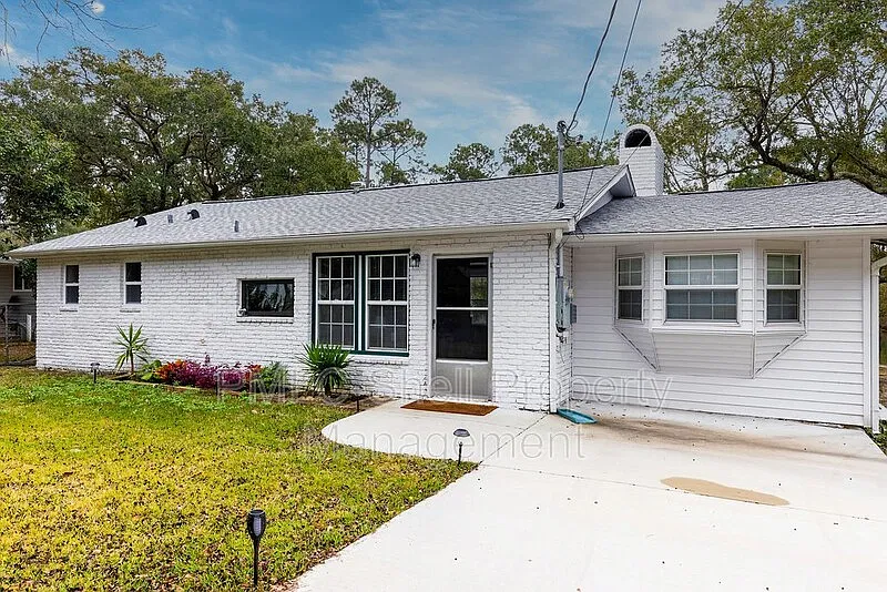 2 bed, 2.0 bath, 1217 sqft, $1,795 — Photo 2