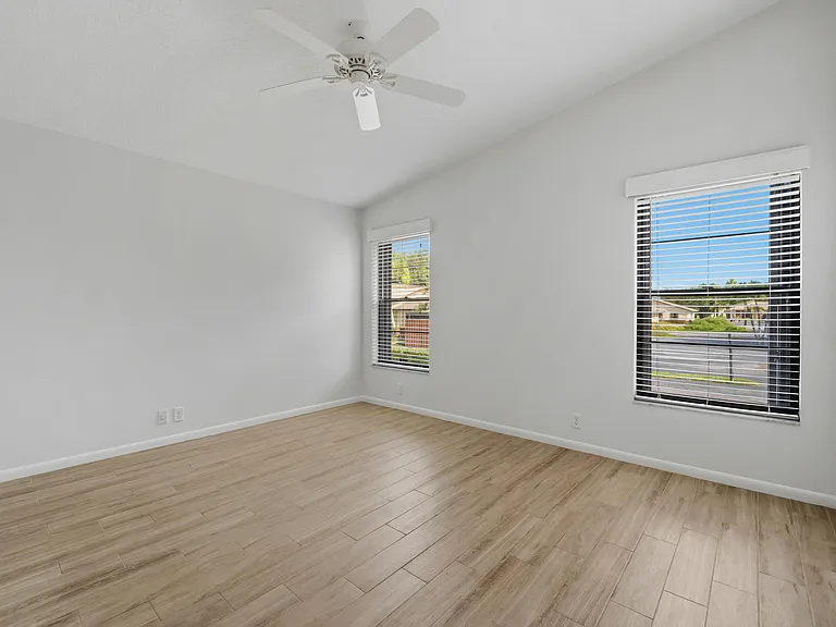 7916 SE Villa Cir — Photo 16