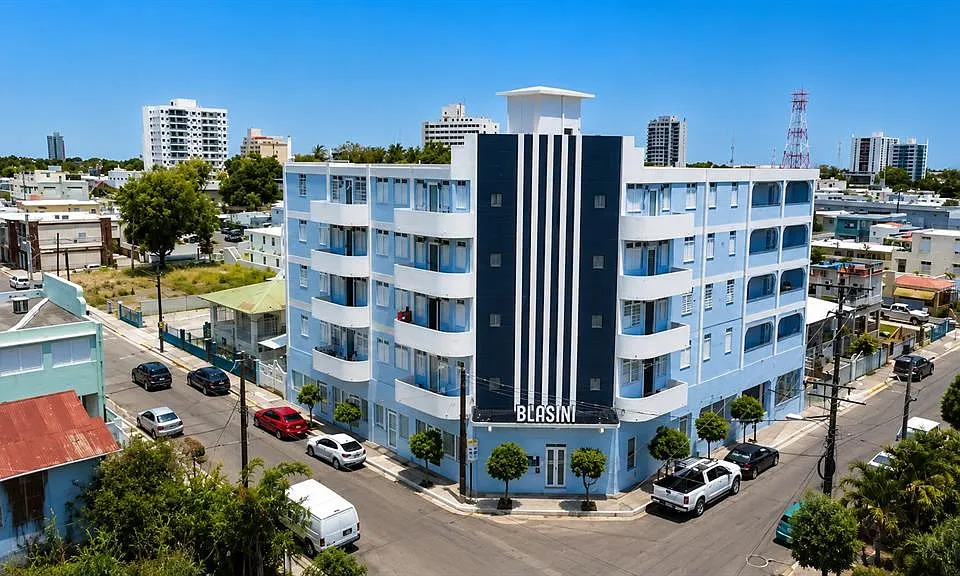 2844 Avenue Roosevelt #303