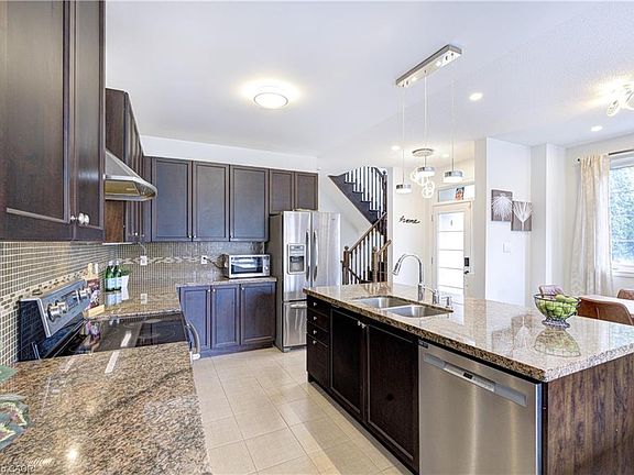 5th image of 2325 Stone Glen Cres