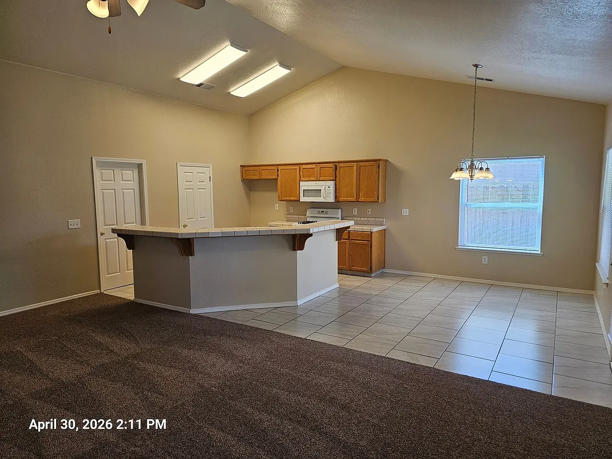 Building Photo - 1630 E Knight Ct