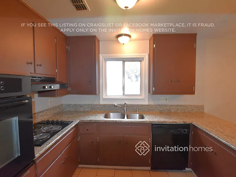2365 La Loma Dr — Photo 4