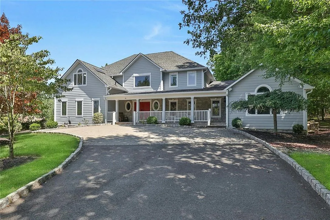 21 Valenza Lane photo 1