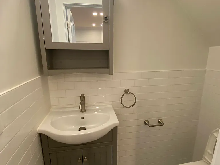 34-27 Crescent St #2 — Photo 32