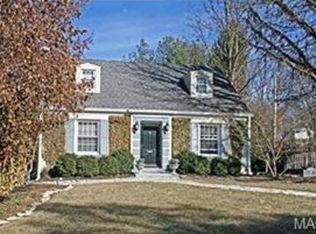 19 Berry Wood Dr, Saint Louis, MO 63122
