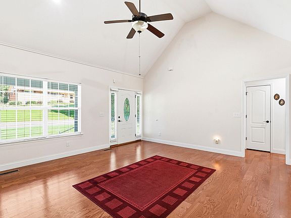 4th image of 2850 Parkwood Trl NW