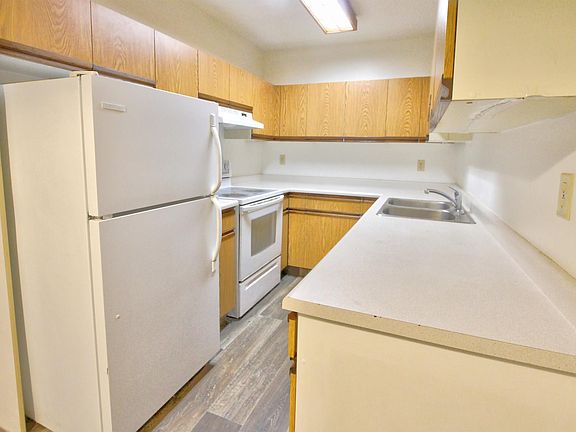 5th image of 47 Akins Dr #302