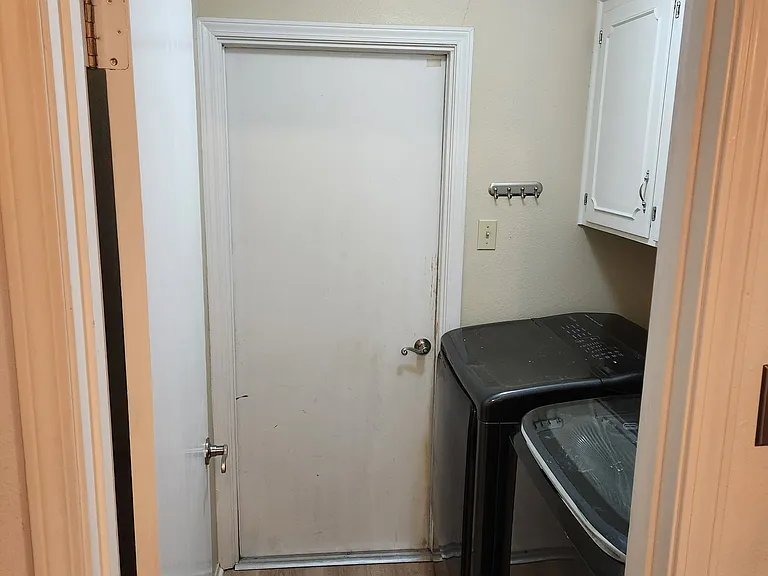 124 Napoleon Dr — Photo 6