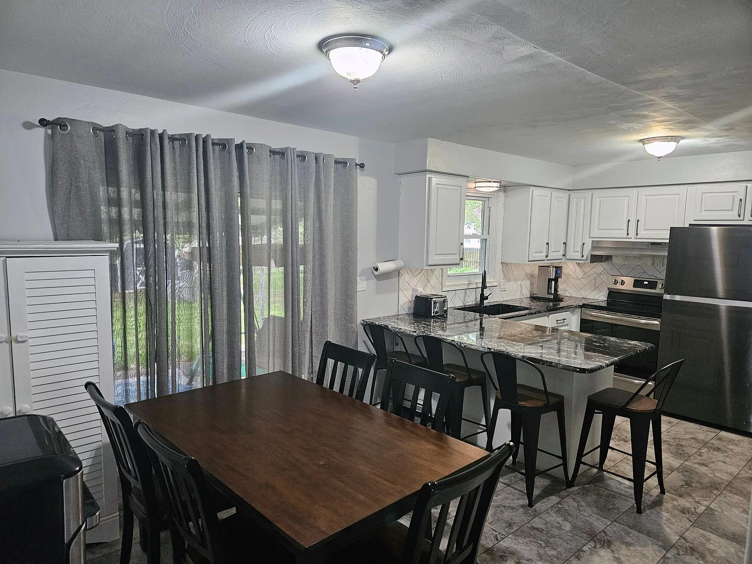 3 bed, 1134 sqft, $1,850 — Photo 4