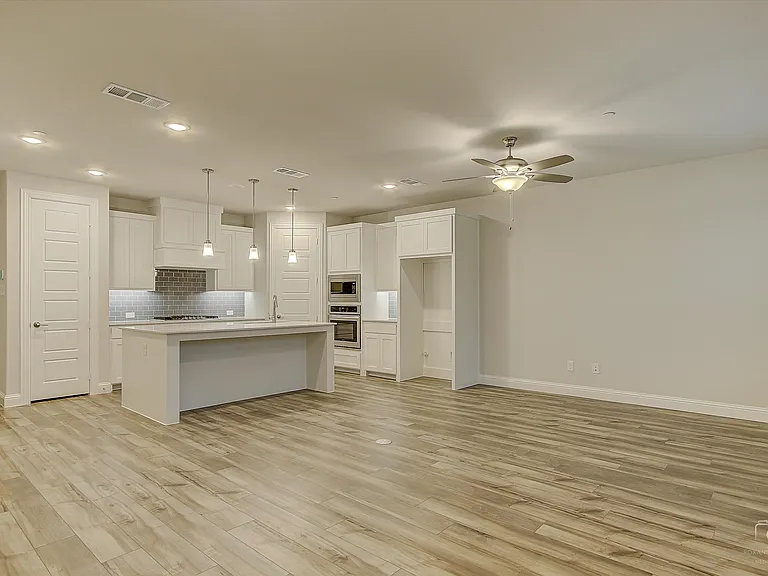 1946 Sweetwater Ln — Photo 3