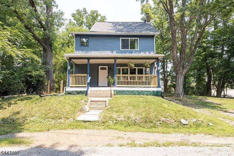 1st image of 30 Henderson St