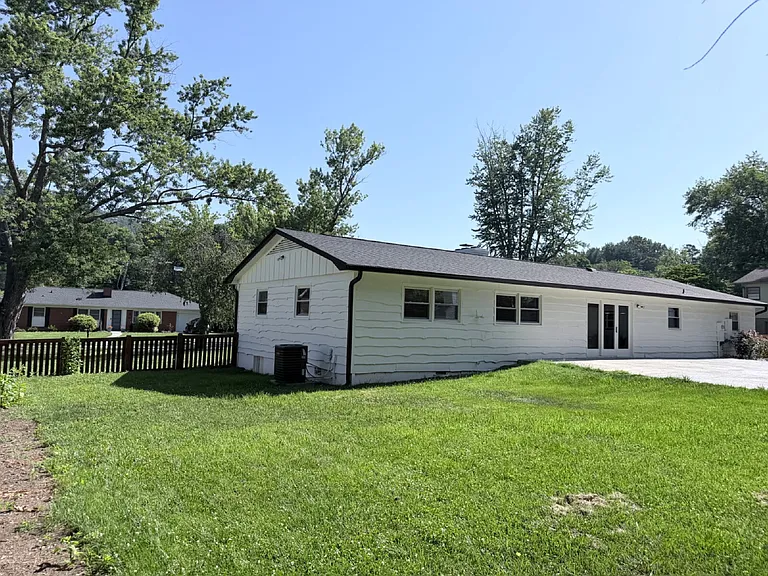 18 Carjen Ave — Photo 87