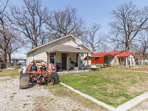 3rd image of 209 S Park Manor Blvd