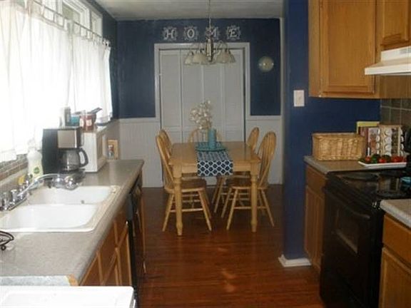 Kitchen / Dining Area