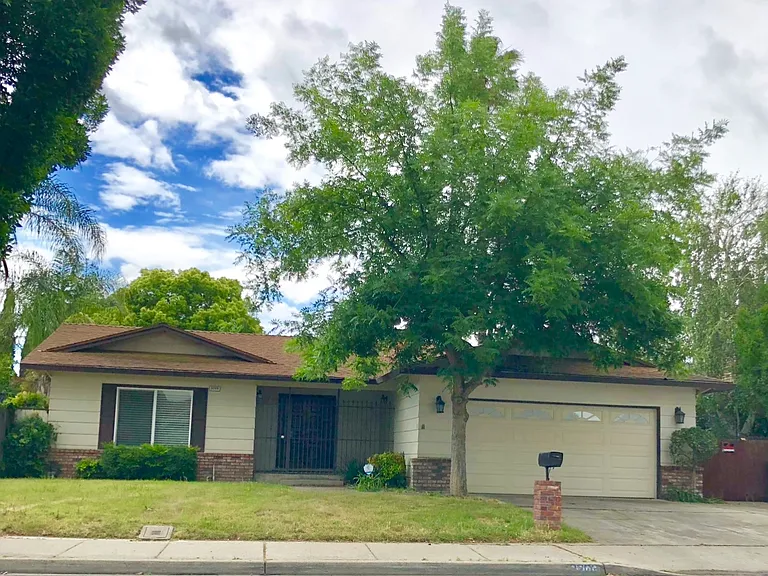 3208 Nightingale Dr — Photo 1