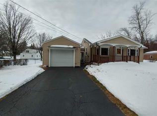 2 Ildra Ln, Albany, NY 12203