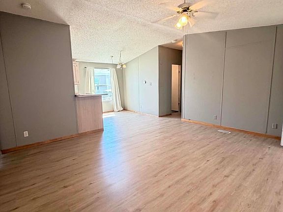 3rd image of 13652 E 46th St