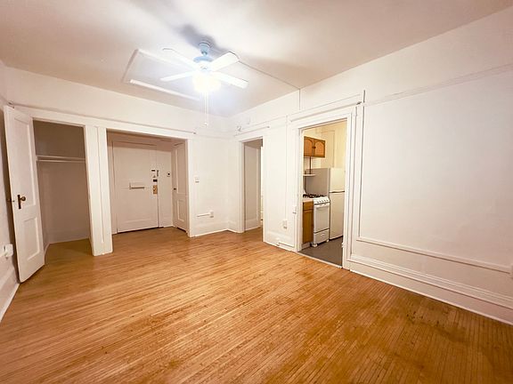 4th image of 3701 SE Hawthorne Blvd #203
