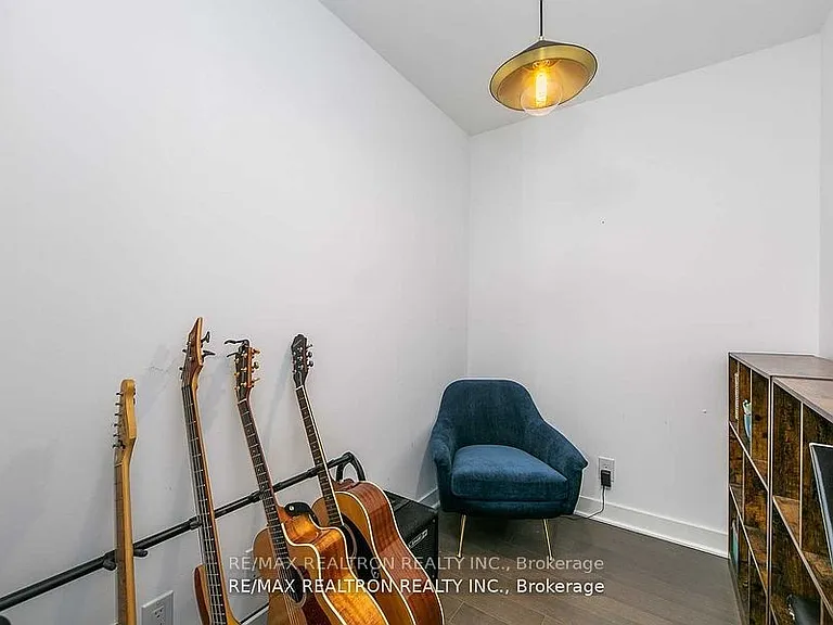 15 Grenville St #3702 — Photo 7