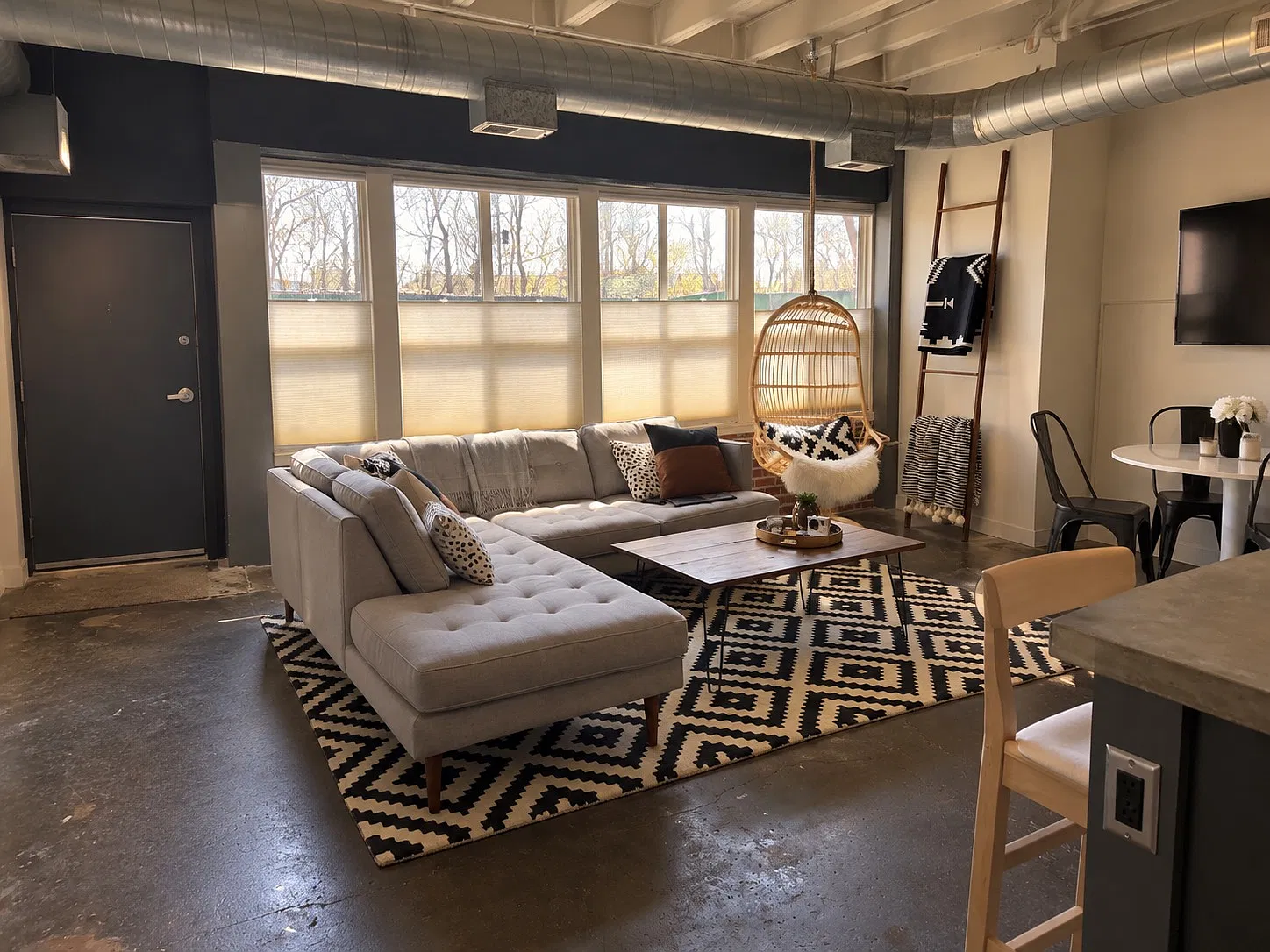 1 bed, 986 sqft, $2,185 — Photo 1