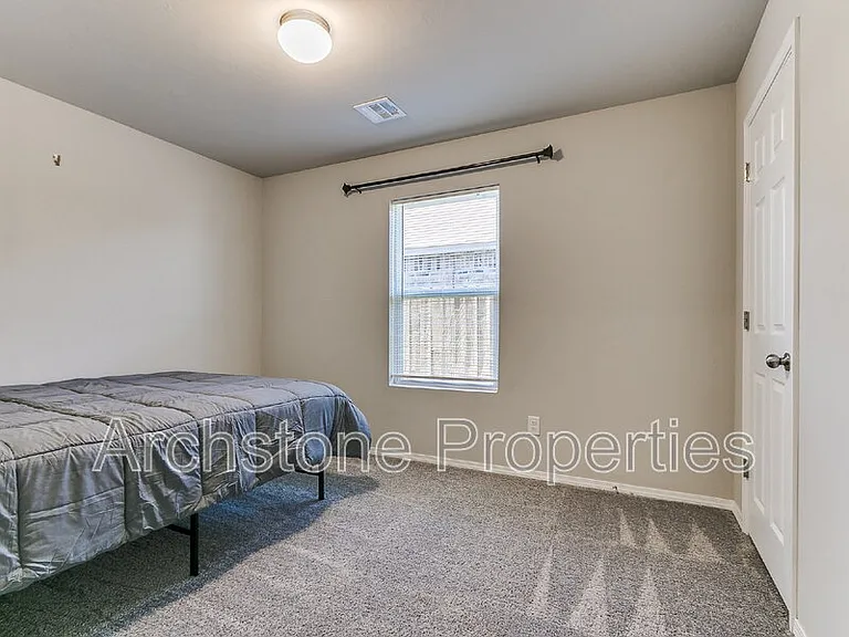 1308 Dustin Dr — Photo 24