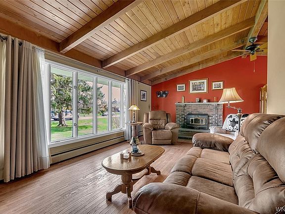 3rd image of 1305 Greenfield Dr