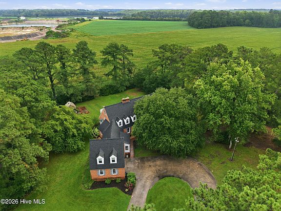 4th image of 2454 Peartree Road