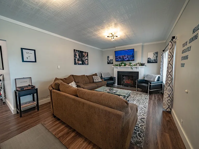 119 N 200 E — Photo 6