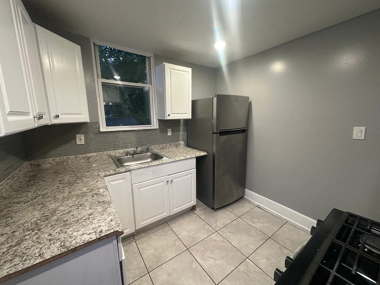 2 bed, 850 sqft, $1,800 — Photo 2